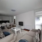 Luxury Apartment With Garage - Lejla