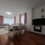 Luxury Apartment With Garage - Lejla