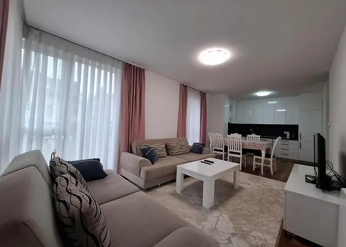 Luxury Apartment With Garage - Lejla
