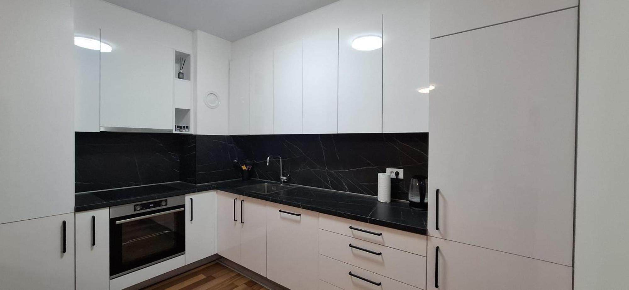 Luxury With Garage - Lejla