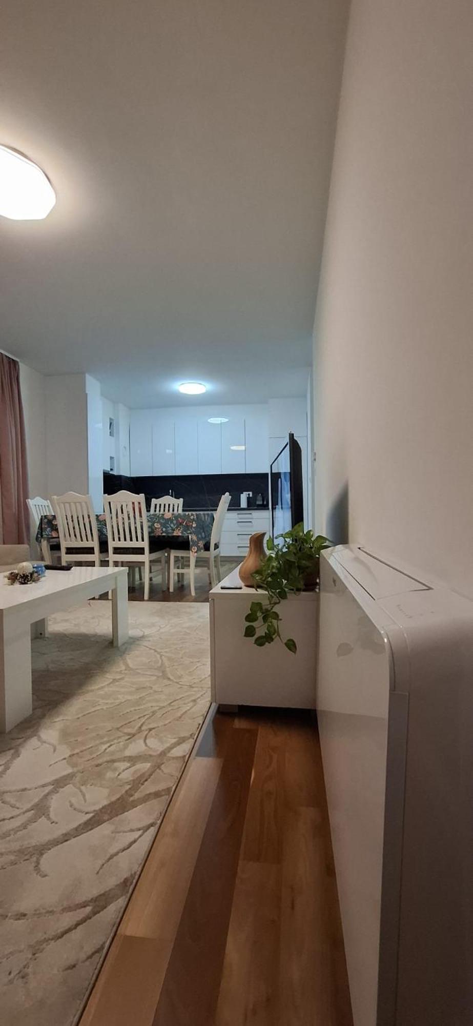 Luxury With Garage - Lejla