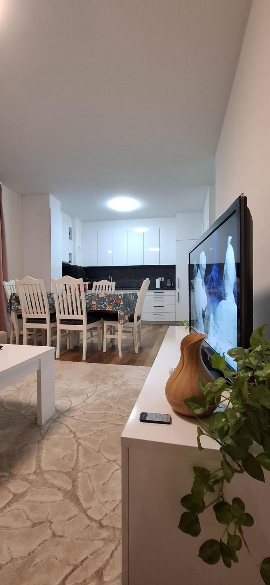 Apartment Luxury With Garage - Lejla